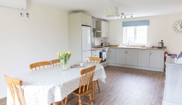 Holiday Home with Pool, Sauna, Gym, Tennis Courts perfect for exploring Norfolk!