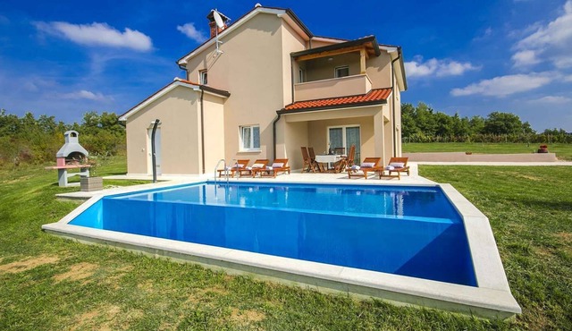 Holiday home with pool in quiet village in central Istria near Motovun