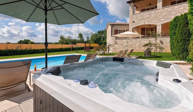 Holiday home with pool and whirlpool in central Istria