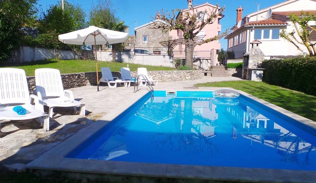 Holiday home with pool and air conditioning