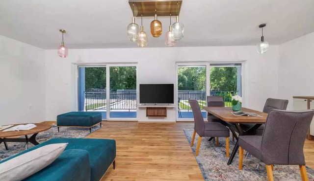 Holiday home with pool and air conditioning