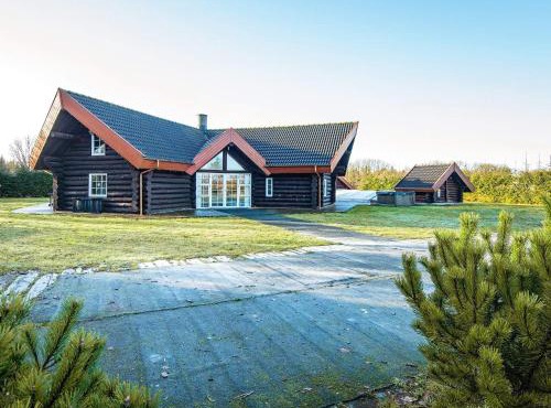 Holiday home with pool in Ansager