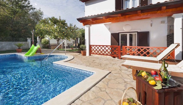 Holiday home with pool in a quiet location for families