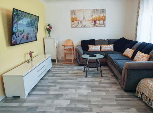 Holiday home with private Garden and mountain view