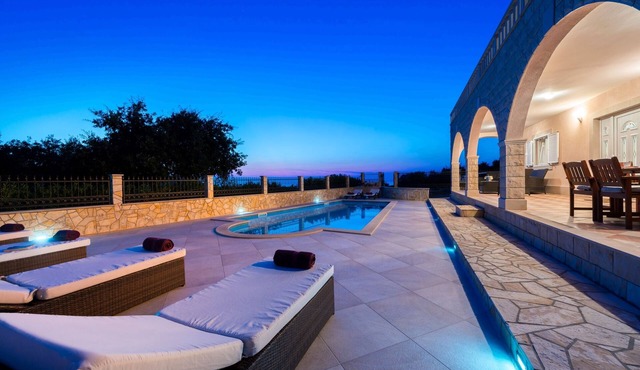 Holiday home with private heated pool near Dubrovnik