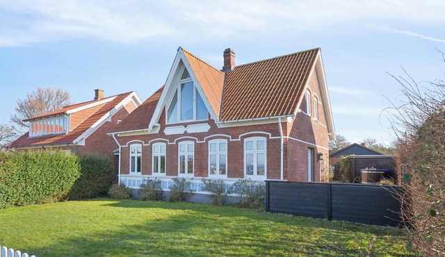 Holiday home with sea and harbor view