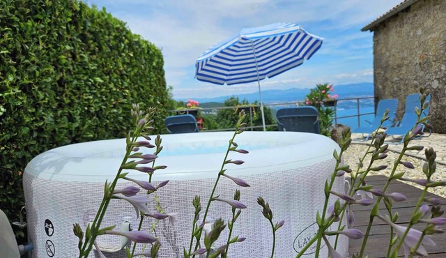Holiday home with sea view, hot tub and barbecue