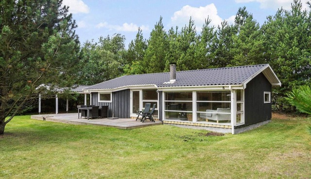 Holiday home with spacious garden