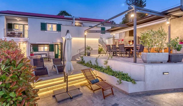 Holiday home with swimming pool