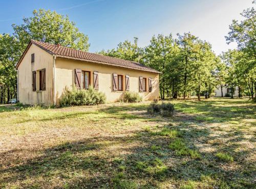 Holiday home with swimming pool
