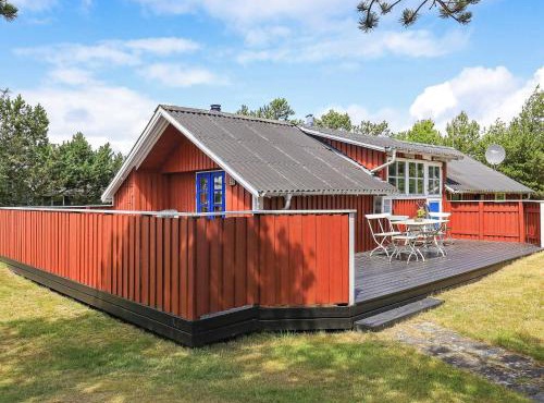 Holiday Home with Terrace & Fire Pit