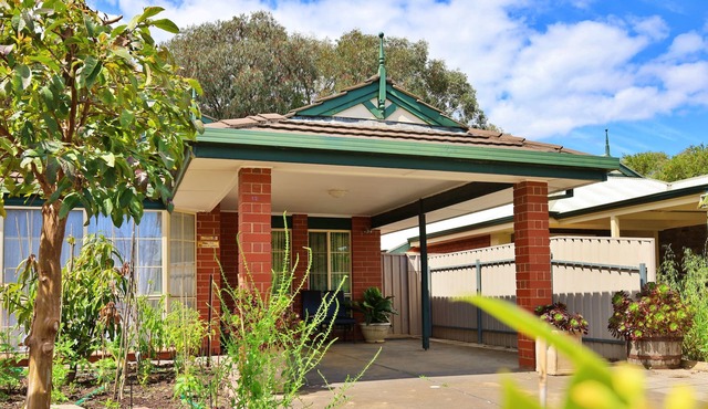 Holiday Home within walking distance from UniSA & Mawson Lakes Business Hub.