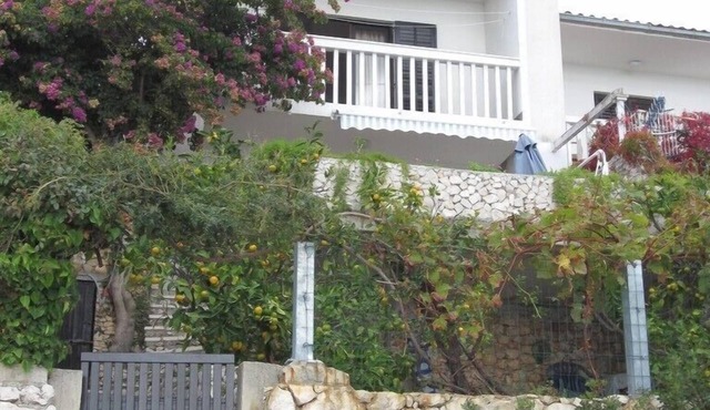 Holiday home Zdenka, (3431), Okrug Donji, hr