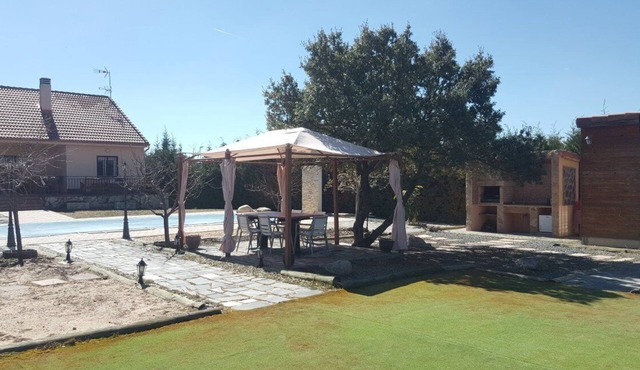Holiday House, Weekends and Bridges