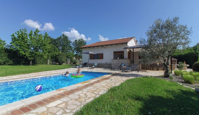 Holiday house Bella Collina * quiet location, 2000 m2 garden, private pool