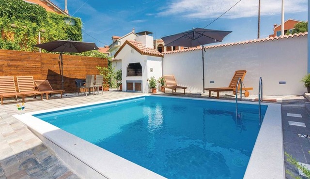 Holiday house Bianca with pool and close to the beach