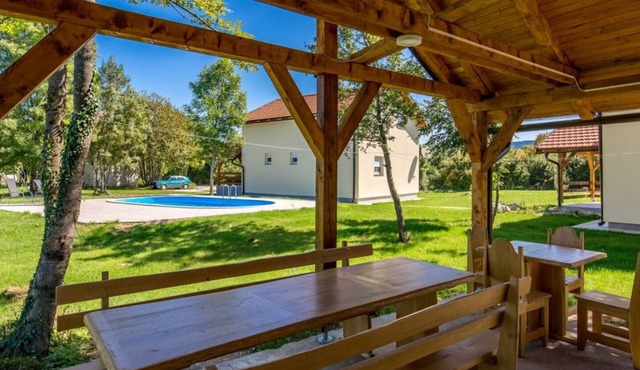 Holiday house Blue house - shared pool: - Plaski, Continental Croati, Croatia