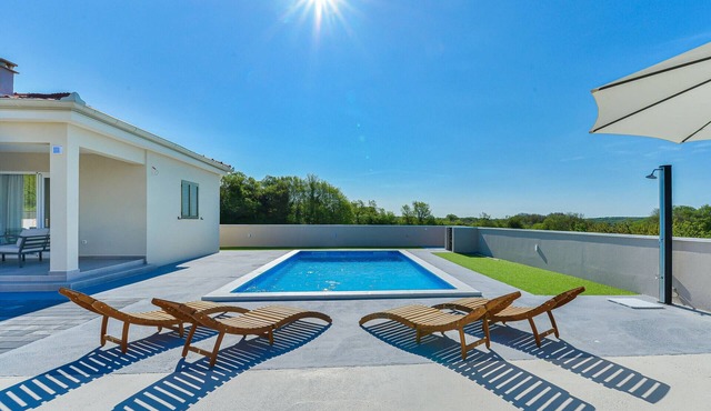 Holiday House Casia with pool