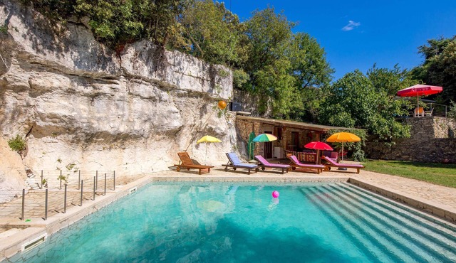 Holiday House Cave Romana