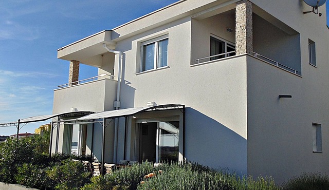 Holiday house close the beach - free ev charging