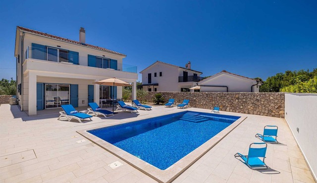 Holiday house DAN with private pool