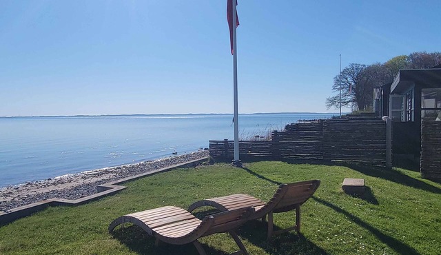 Holiday house directly on the beach - sea view