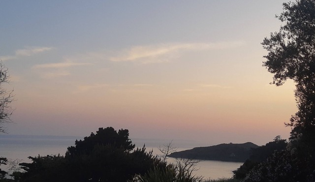 Holiday house facing the sea