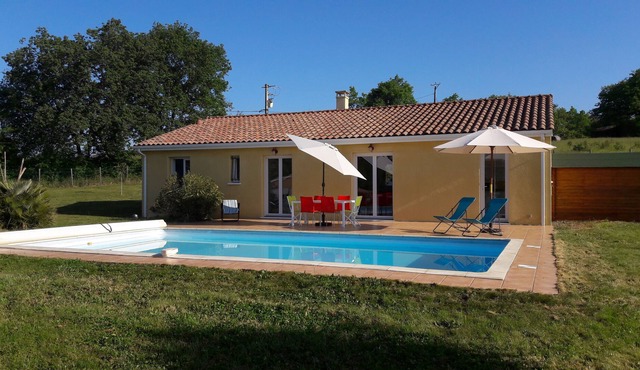 Holiday house facing the Pyrenees
