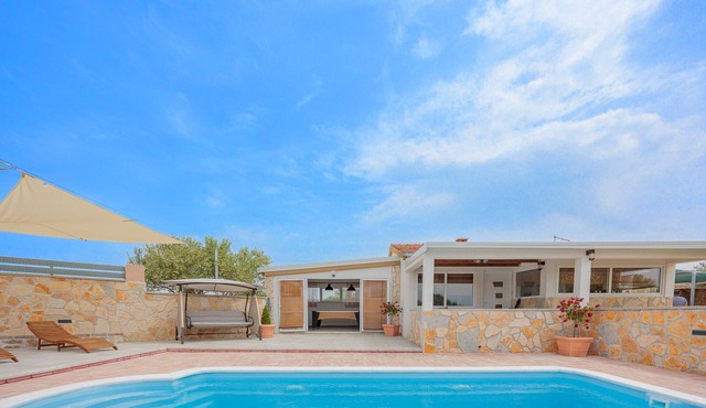 Holiday House Fjaka