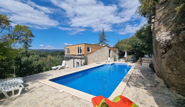 Holiday house for 12 guests with private pool