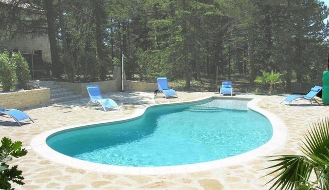 Holiday house in Provence with private heated swimming pool.