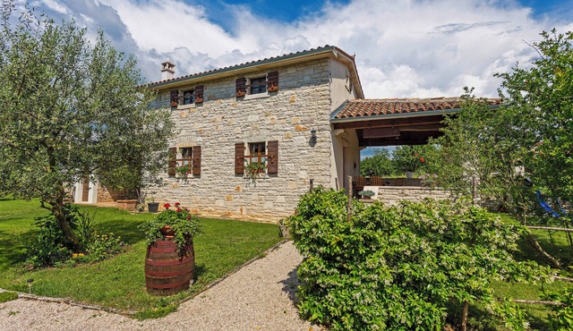Holiday house Galant * fenced garden, terrace, BBQ, free WiFi