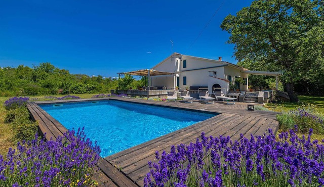Holiday house GARICA with spacious garden