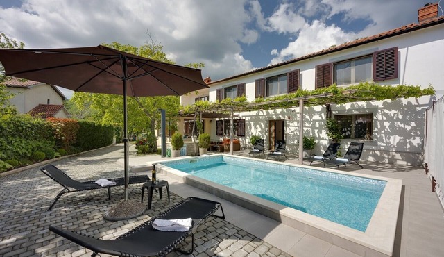 Holiday House Planik