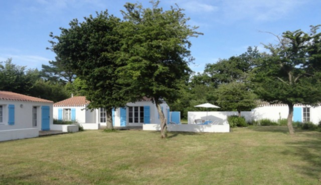 Holiday house in a quiet location between St Sauveur and the beaches