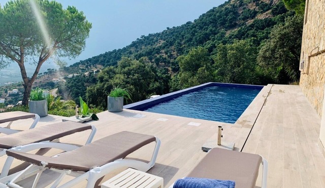 Holiday house in a unique quiet location - sea view - private pool - Internet