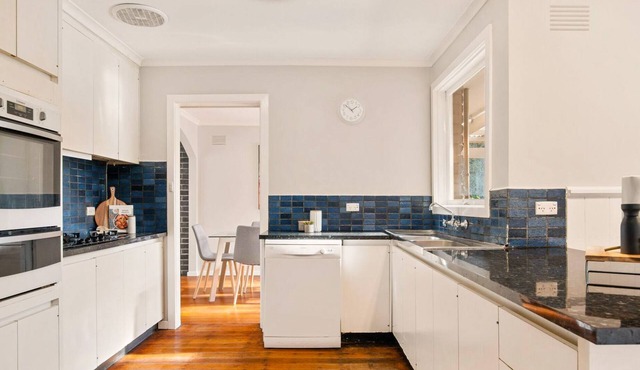 Holiday House In between Mt Dandenong and Westfield Knox - Home away from homen