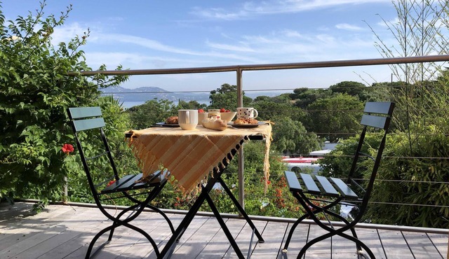 Holiday house in Giens with a fantastic view over the bay of Almanarre