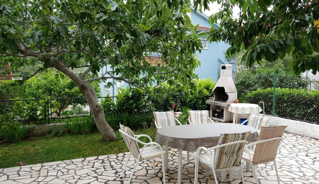 Holiday House in Podglavica with Terrace and BBQ