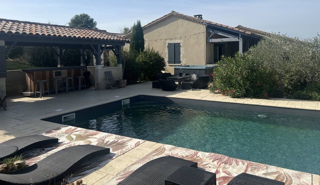 Holiday house in the countryside with swimming pool and private jacuzzi. Guaranteed relaxation