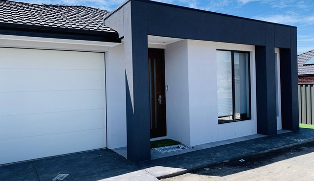 Holiday House in Wallan with mountain view.