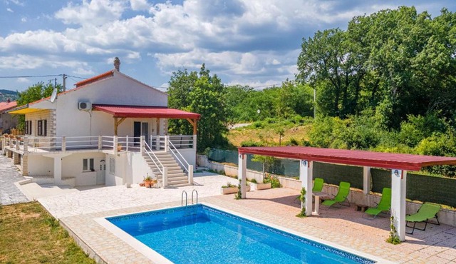 Holiday House Ivan with heated pool