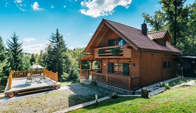 HOLIDAY HOUSE "JELENA", IN THE HEARTH OF NATURE, 5 mins walk to the lake, 30 mins by car to the Adriatic sea