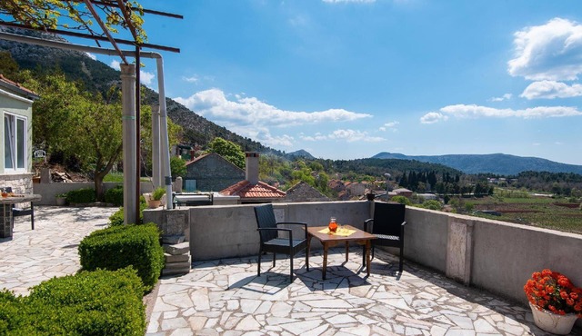 Holiday house Kuna Peljeska for 1 - 4 persons with 2 bedrooms - Holiday house