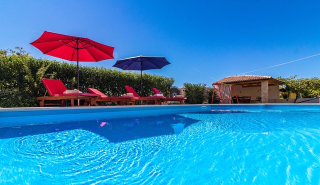 Holiday House "Leona"