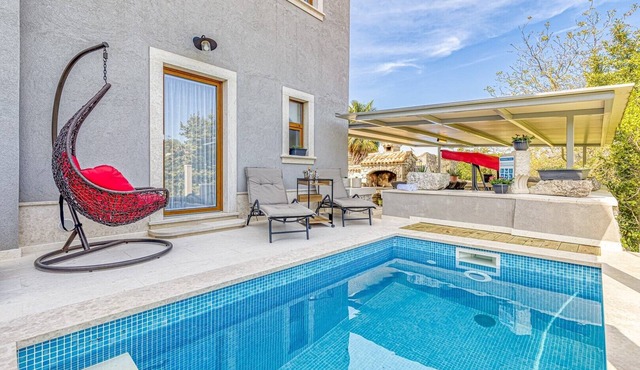 Holiday House Lidia i Rina with pool