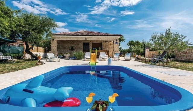 Holiday House Luka - Three bedroom Vila with Pool