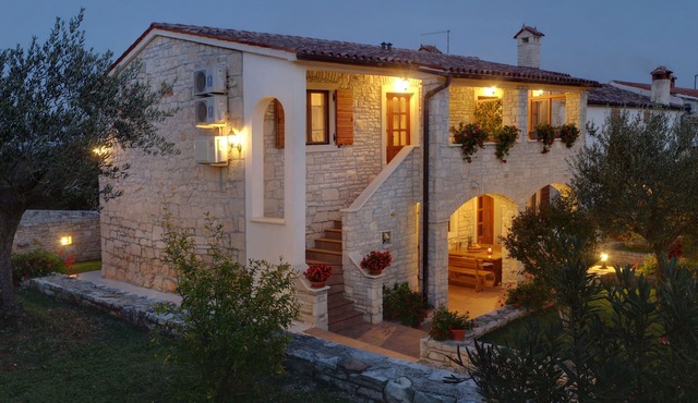 HOLIDAY HOUSE MANUEL- Istrian stone house in a quiet resort next to the sea