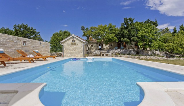 Holiday house Maslina * 2000 m2 garden, private pool, free WiFi
