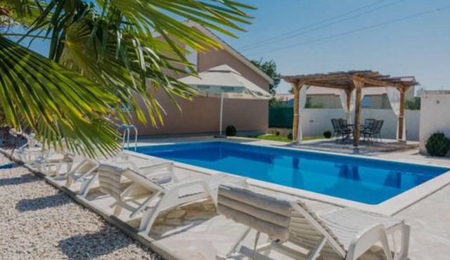 Holiday House Mell with pool